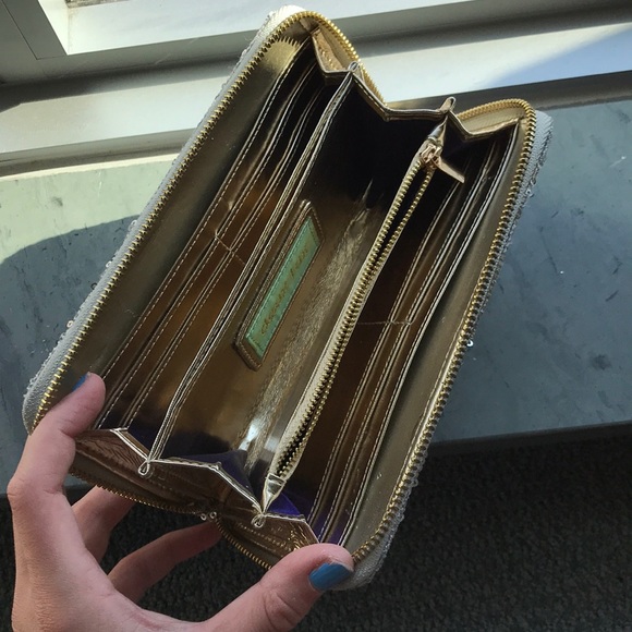 Wallet - Picture 2 of 5